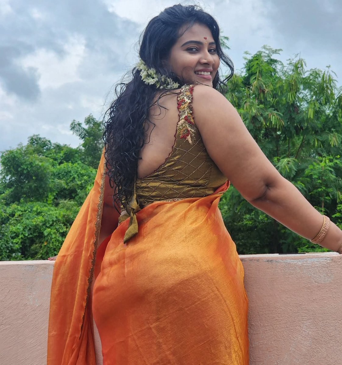 தீபாவளி ராக்கெட்ட என் சூத்துல வச்சி விடுறானுங்க தம்பி ப்ரெண்ட்ஸ்.. தீபாவளி ராக்கெட் விட அவங்க ராக்கெட் பெருசா இருக்கு சூத்துலயும் கூதிலயும் வாங்கி தீபாவளிய கொண்டாடனும் 💋