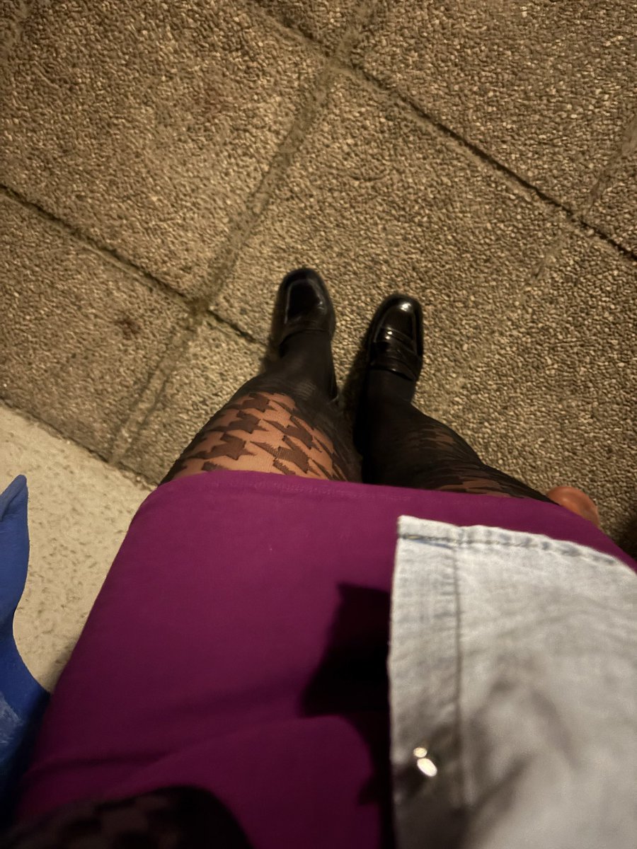ArtoisLibra's tweet image. #workinglady #dressedforsuccess Nach dem gestrigen eher unerquicklichen freien Tag geht es zurück ins Büro - stelle mich auf das übliche Gejammere ein und spüre schon jetzt meinem Rücken - dem ich allerdings nachmittags auf der heißen Matte zuleibe rücken möchte. 😋