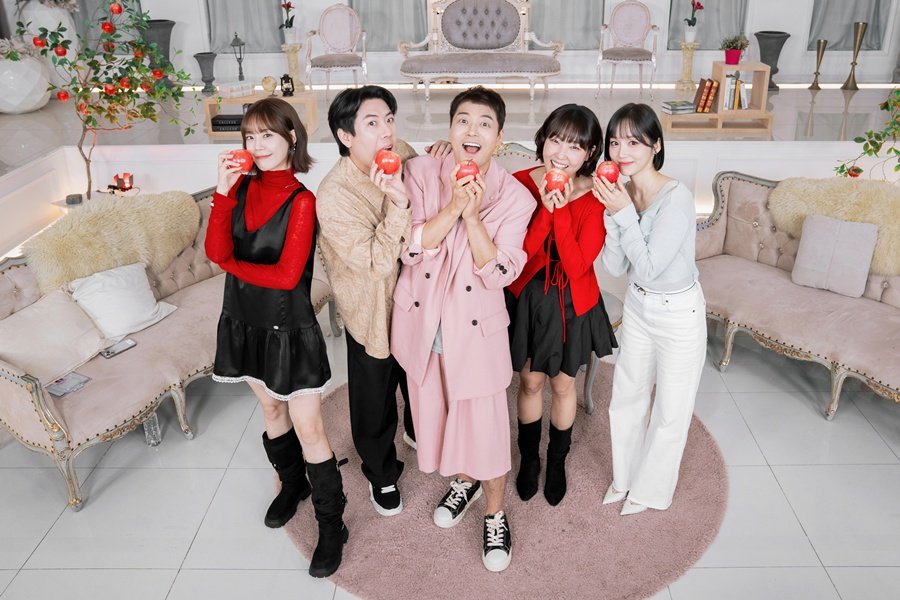 "Watching the End of a Real Romance"... 'Poisoned Apple' Season 2 Previews Provocative Experiments → Tension Rising to the Peak #독사과2

topstarnews.net/news/articleVi…

#허영지 #ヨンジ #HurYoungji #독사과 #RealDatingLabPoisonedApple