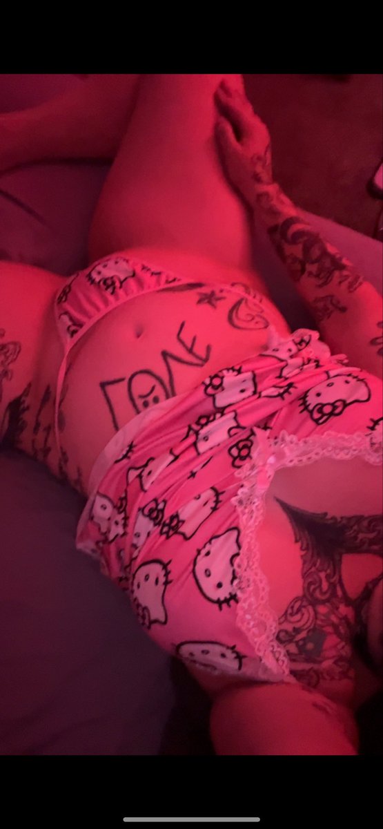 GoddessMonikaBB's tweet photo. @worldbabess 
#onlyfans #tattooed #hellokittygf #naughty #nsfw 
OF: Lil_Monika https://t.co/kwTt0m1wCy