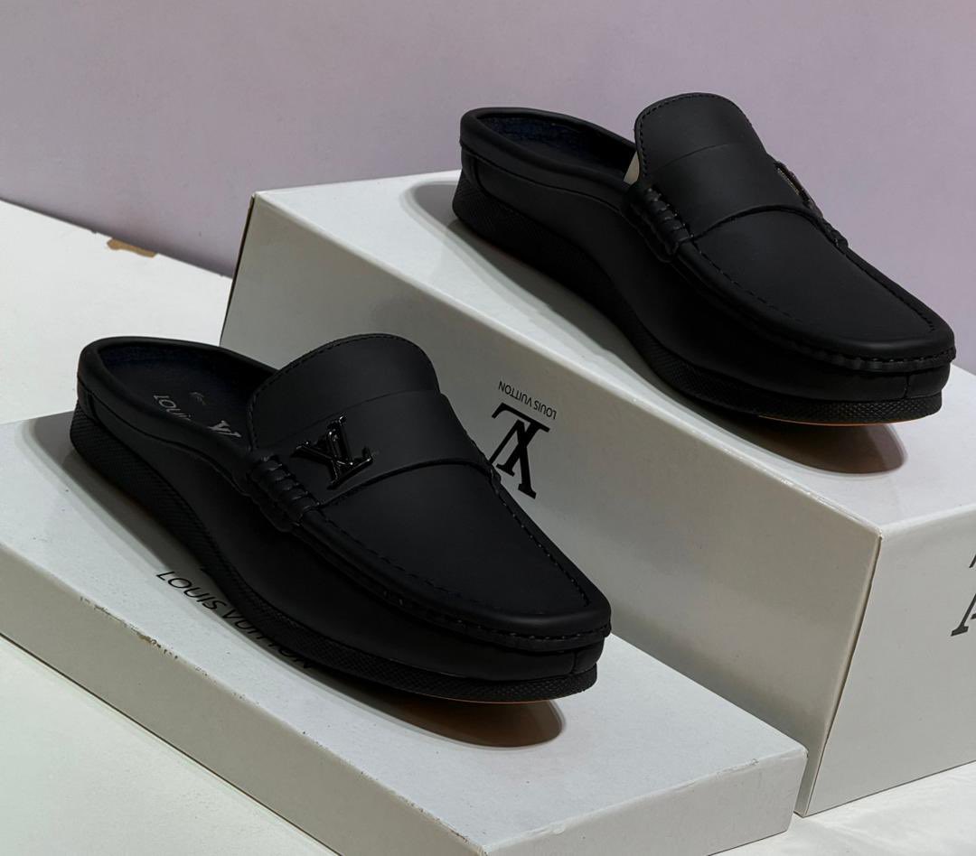 Original Shoes 

43,000

Location kaduna, delivery nationwide call-08100602313 
WhatsApp- wa.me/2348100602313