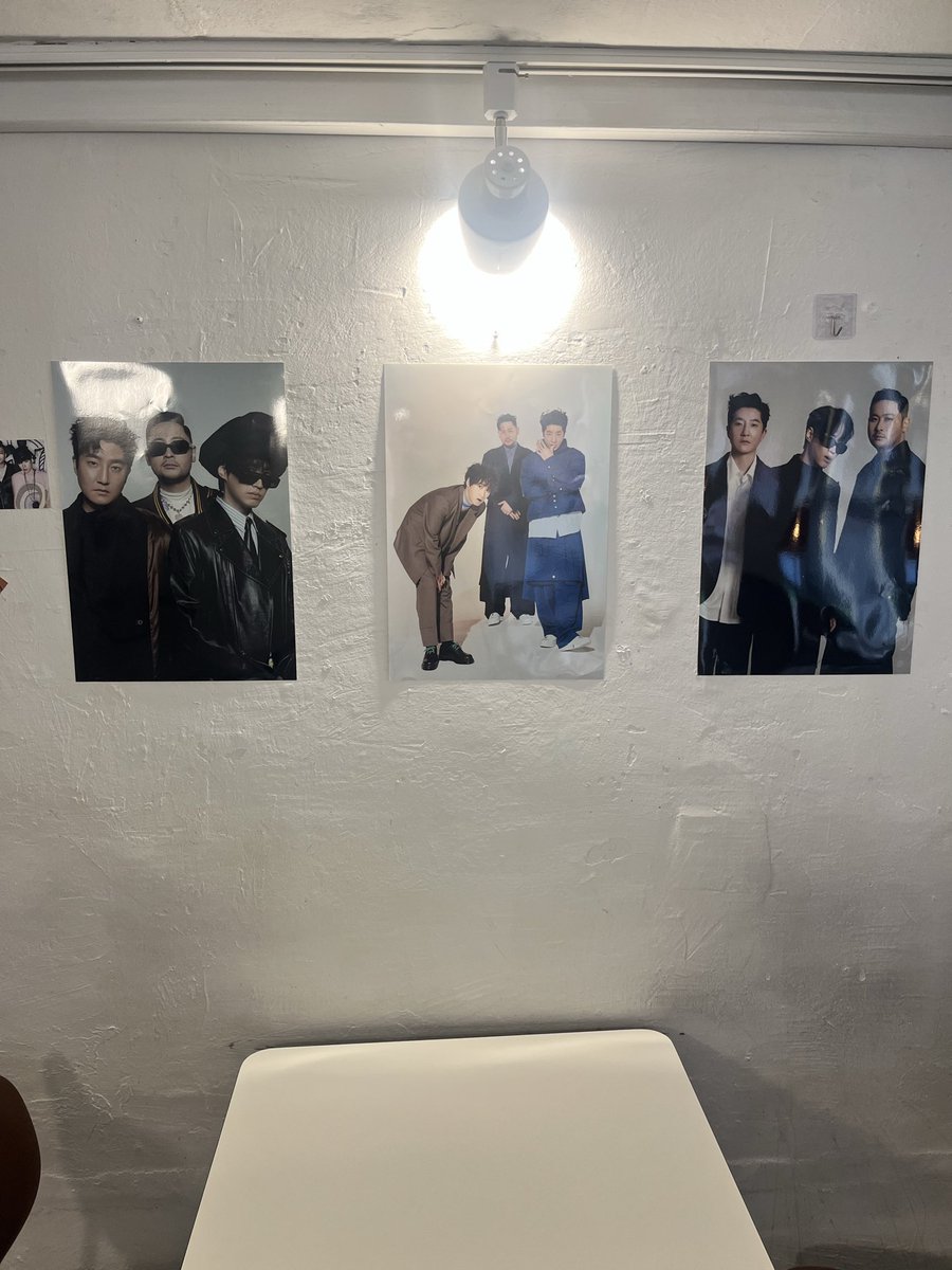 #힙합음유시인_에픽하이_데뷔22주년
#ALWAYS_HIGH_EPIKHIGH_DEBUT22ND

데뷔카페 멋졌어요. 에픽하이 노래 계속 나와서 좋았어요.