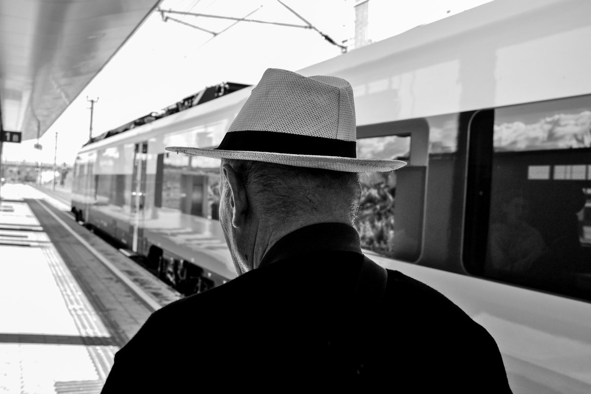 Untitled - Kühnsdorf, Austria 2025
#streetphoto #streetlife #citylife #streetphotography #streetphotographyworldwide #streetshot #streetsgrammer #streetfeat #burnmyeye #urban #urbanphotography #street #ourstreets #photographer  #bnwphotography  #Train