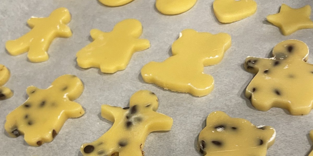 しっかり膀胱炎だったので抗生剤５日分もらいました。ずっと漏れそうな感覚で夜勤明けなのに全く寝れなくて、クッキー作りに勤しんでます、、🍪😇
この漏れそうな感覚、クッキーでどうにかなれ、、！