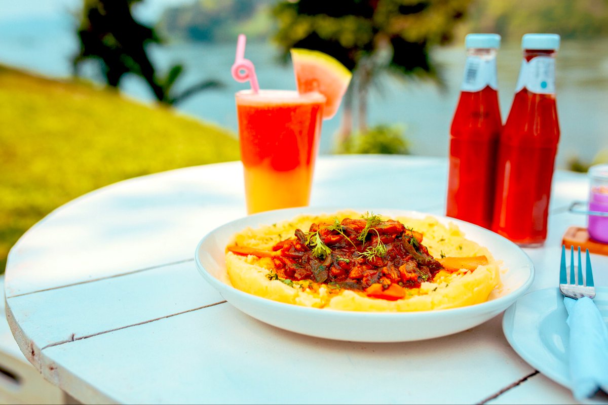 🍽️ Tuesday served fresh—sunshine, calm waters and a breakfast by the Nile. 

✨ Jinja mornings just hit different. 

🛎️ Tag someone you would share this view  with. 
#sourcegardenhoteljinja #traveltuesday #visitjinja