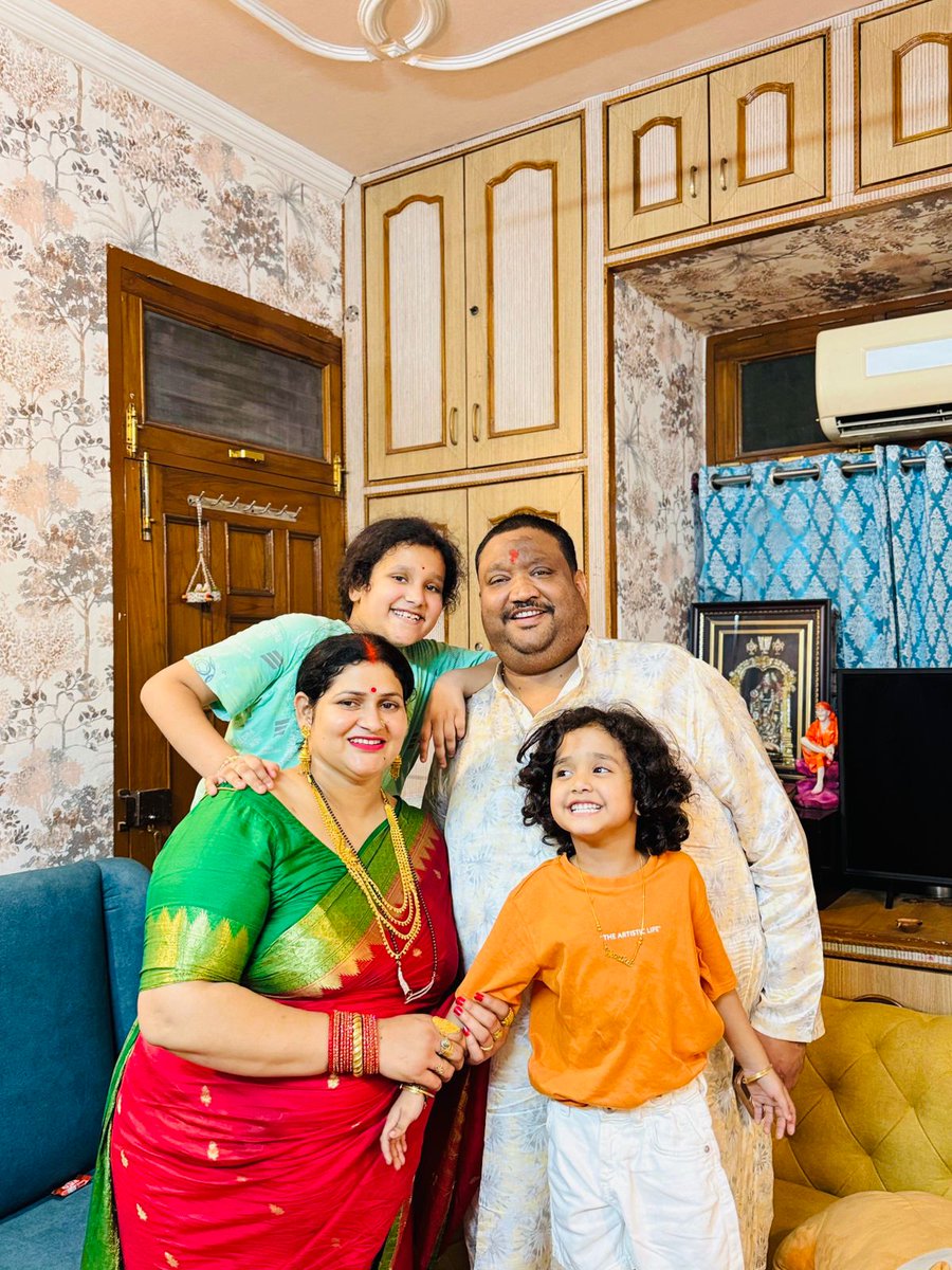 dheerusinghh's tweet image. शुभ दीपावली! ✨
दीपावली के पावन अवसर पर अपने परिवार संग मां लक्ष्मी एवं भगवान श्री गणेश जी का विधिवत पूजन कर इस प्रकाश पर्व को हर्षोल्लास से मनाया।
इस शुभ दिन पर माता लक्ष्मी और भगवान गणेश से राष्ट्र की समृद्धि, सुख-शांति और सभी का मंगल हो और सबके जीवन में उजाला बना रहे यही…