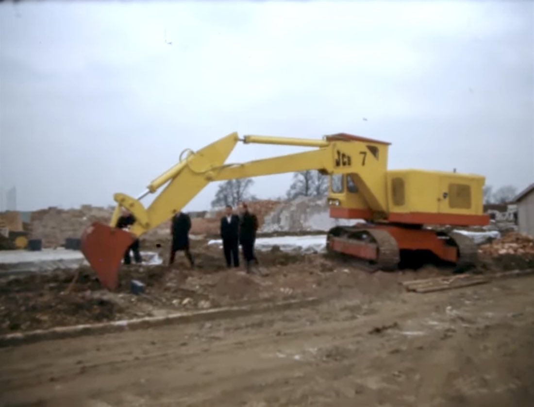 DiggerManBlog's tweet image. Where Tracked 360 Degree Excavators Started for JCB (Blog Post Re-Visit)
earthmoversmagazine.co.uk/digger-man/vie…
#classicplant #diggermanblog #earthmovers #excavators #heavyequipment #jcb #reallife #siteexperience