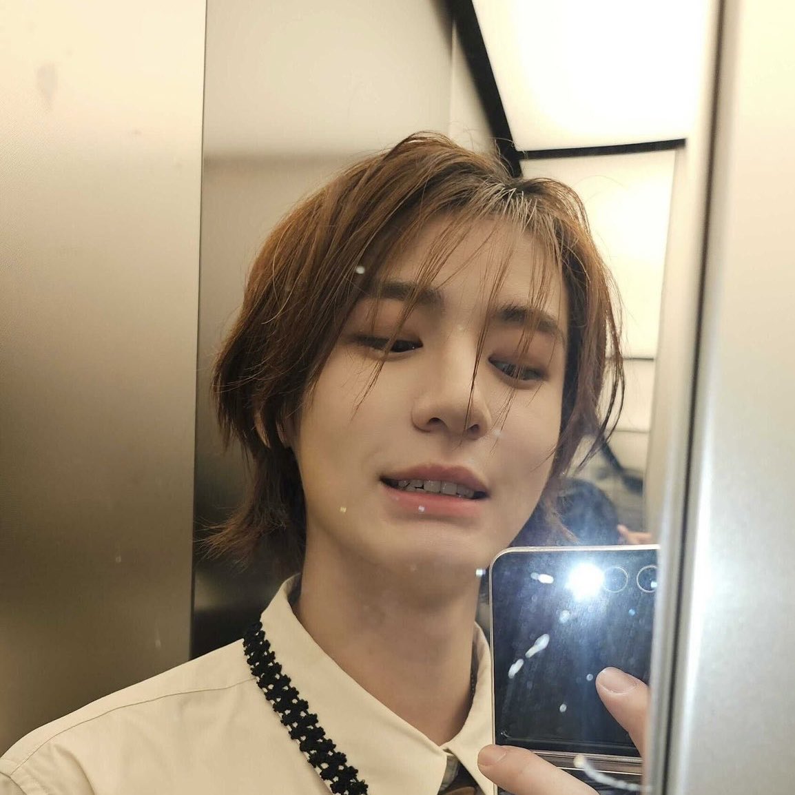 kkurowonie's tweet photo. loving every single elevator pic leehan drops https://t.co/OIWCt8k84O