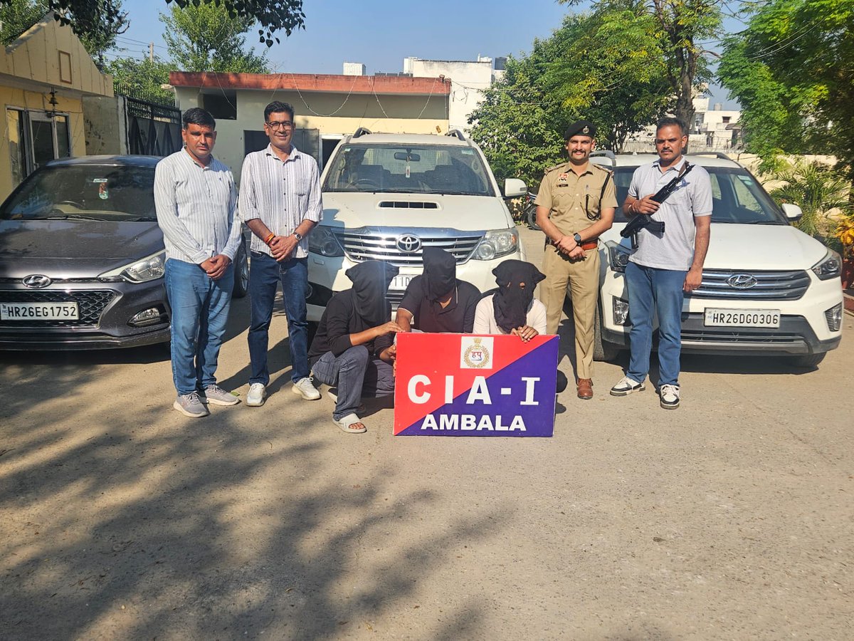 AmbalaPolice's tweet photo. सीआईए-1 ने की बडी कार्यवाही 
थाना बलदेव नगर में दर्ज डकैती के मामले में अंतरराज्यीय गिरोह के तीन आरोपी काबू, वारदात में प्रयुक्त तीन गाडियां फारचुनर, क्रेटा, आई-20 व नकदी बरामद @police_haryana @AdgpAmbalaRange https://t.co/IfAickKSS7