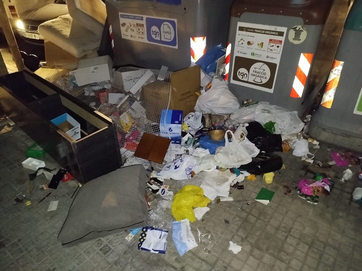 #tarragonabruta
Bon dia Tarragona 😍😍
Així clareja el barri del pilar a primera hora del matí...
On està el servei de neteja i recollida de brossa?
Per què els veïns ho han de patir? 
<a href="/TGNAjuntament/">Ajuntament de Tarragona</a> 
<a href="/sindicdegreuges/">Síndic de Greuges de Catalunya</a> 👇