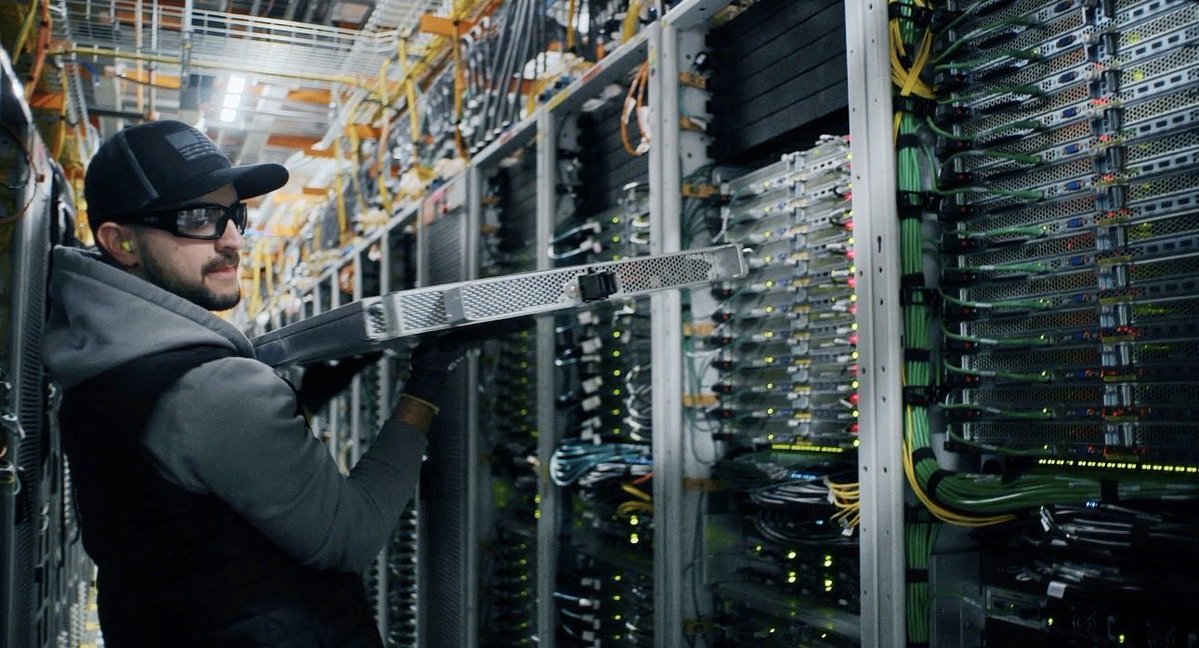 TechAI_Daily's tweet image. 🚨 “Cloud Dominance Cracks” Amazon Web Services’ outage raised global internet alarm
• AWS hit by DNS failure in its US‑EAST‑1 region, disrupting 1,000+ sites and apps worldwide.
• Affected services spanned gaming (Fortnite), finance (Venmo), smart‑home (Ring) & edu‑apps…