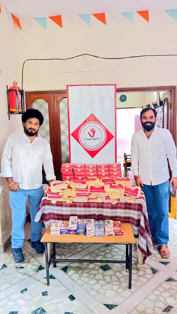 TeamVforu's tweet photo. రఘునందన్ మామిళ్లపల్లె గారి  సహకారంతో టీం వి ఫర్ యు ఫౌండేషన్ ఆధ్వర్యంలో (Oral School for Dum and Deaf) మారేడ్పల్లిలో, పిల్లలకు స్వీట్ బాక్సులు మరియు క్రాకర్స్ ఇచ్చి వారితోపాటు దీపావళి పండుగ జరుపుకోవడం జరిగింది.
#Diwali2025Celebration https://t.co/BQ7yslBSUA