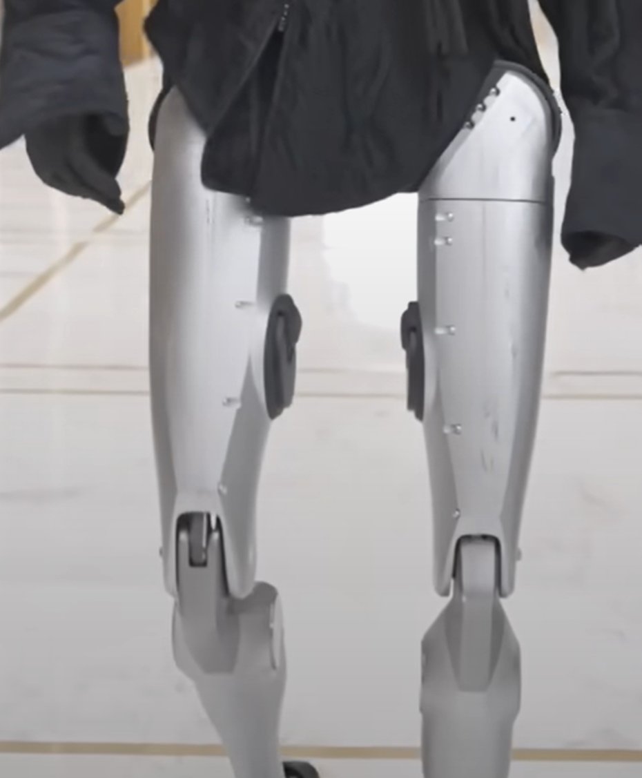 Humanoid Scott tweet media