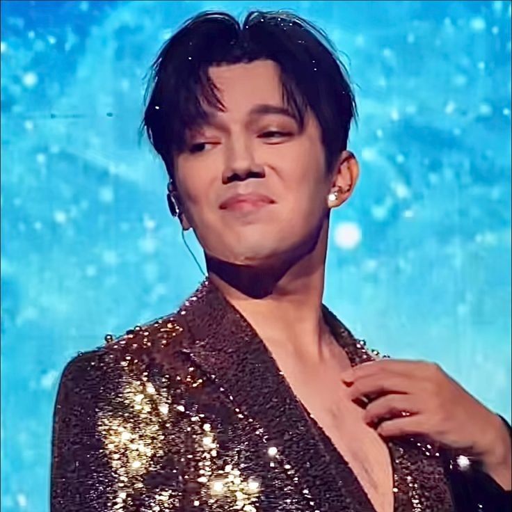 dqRoza's tweet image. ¡Dimash inspira a toda la humanidad a hechos y sentimientos maravillosos, como la fe, la esperanza y el amor, hace que todos sean más amables, más sentimentales, más sensuales, más nobles! 
CONCIERTO DIMASH EN BARCELONA
#Dimash
DIMASH CONQUISTA EL MUNDO