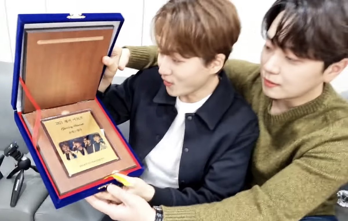 bebymmm__'s tweet image. 친바즈 덩치차이 실환가 밍규 ㄹㅇ 걍 한입거리겟는데