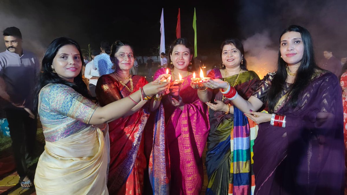 37 BN CRPF, Aheri  celebrated the festival of Diwali with jawans and their families, fostering the spirit of togetherness, devotion, and patriotism. The festival of lights strengthened bonds and brought happiness to all ranks and their loved ones. 🇮🇳✨
#DiwaliCelebration #37Bn