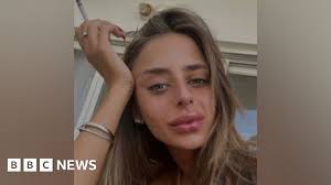 Mia Schem har avslöjat sanningen om FN:s roll i Gaza.  
- Hon avslöjar hur UNRWA-anställda, som är Hamas-medlemmar, var inblandade i hennes fångenskap.
- Hamas flyttade henne i ambulanser. 
- Hamas gömde henne i FN-anläggningar. 
- Hamas sökte skydd på sjukhus och i skolor.