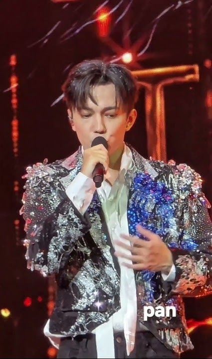 Rodear8's tweet image. La voz de Dimash cautiva a fans de todo el mundo.  Músicos y vocalistas expertos revisan periódicamente su trabajo y admiran las habilidades vocales únicas de Dimash.  CONCIERTO DIMASH EN BARCELONA
#Dimash
DIMASH CONQUISTA EL MUNDO