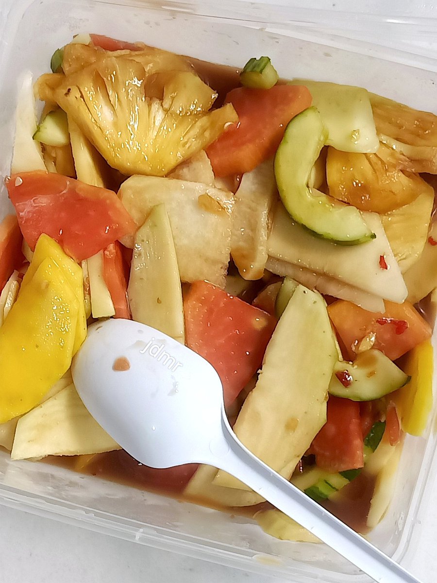 dari pagi disuguhin wajah 
Bahlil di TL.
bikin eneg ‼️ 
perlu yg segar, spicy &amp; dingin.
Yuk makan...