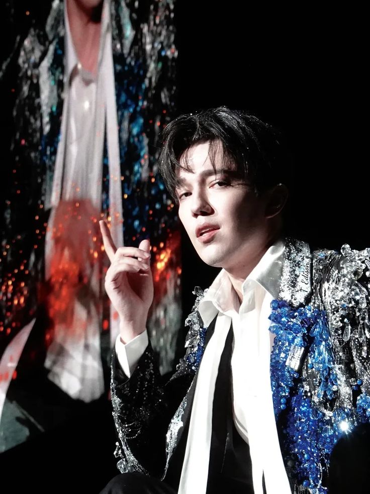 Royshellari3554's tweet image. Al escuchar a Dimash, experimentas emociones increíbles.  Dimash siente profundamente lo que canta y su voz mágica y cósmica penetra directamente en el corazón. 
CONCIERTO DIMASH EN BARCELONA
#Dimash
DIMASH CONQUISTA EL MUNDO