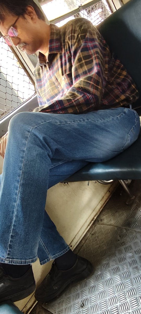 Manojramkrish's tweet image. Would this man do this at home? @Central_Railway @RailMinIndia @mumb