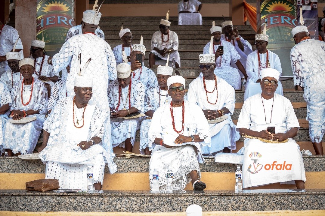 Agbalanze - Ogbuefi Ogbuefi nu ooo🙌

Onye chie ozo, ọ me giniiii?

................. ọ kpolibe egọ!

Members of the prestigious Agbalanze cultural association properly represented at #ofala2025 

#Ofala2025
#OfalaOnitsha
#NjikoNaNtachi
#OfalaUnfiltered
#OfalaCarnival