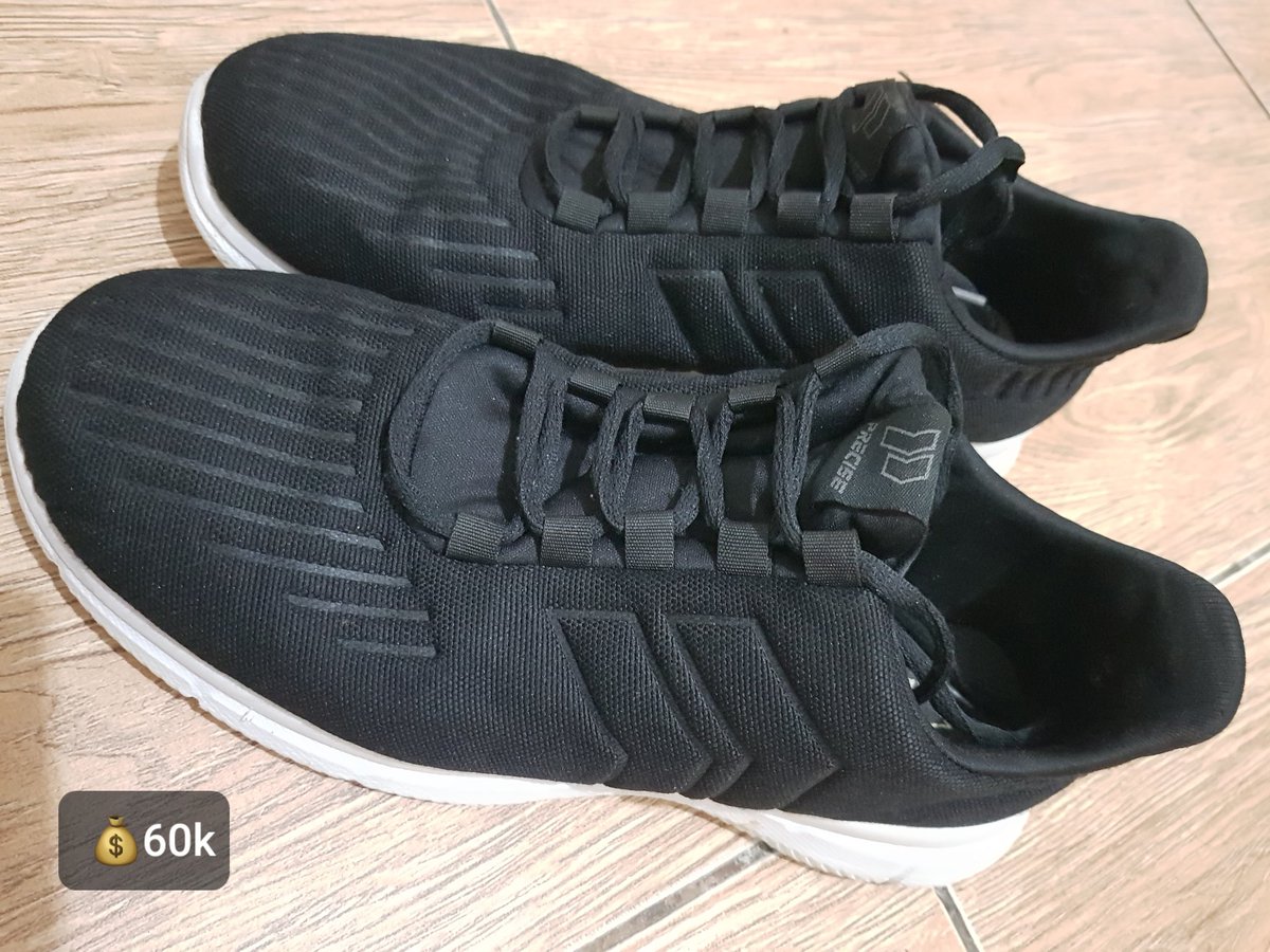 DanielBinsar5's tweet photo. @noelafyy angkut nih 

• Sepatu Precise Size 41 
• TRML T200 https://t.co/N9bL4JiIE1
