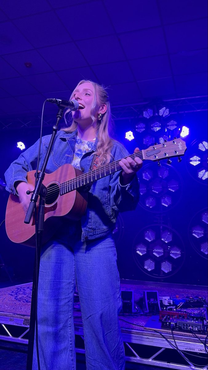 Amy 🩷💜💚 tweet media