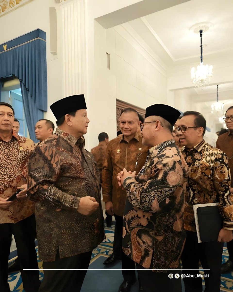 Satu Tahun Kabinet Merah Putih. 

Berjuang mewujudkan transformasi bangsa. Bangkit menuju Indonesia hebat, kuat, bermartabat.