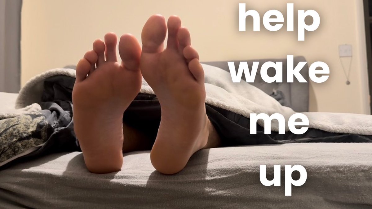 Sleepy feet in bed - youtu.be/BRAmOZqsiJU?si… #feet #mensfeet #barefoot #foot