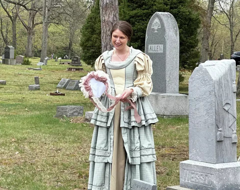 felastoryveep's tweet image. Today’s events calendar in Michigan’s Great Lakes Bay Region is packed: from cooking workshops and tree walks to a “Don’t Dress for Dinner” farce and a “Peace Panther Prowl” 5K. There’s something for all ages and interests.
🎭 #CommunityEvents #MidMichigan