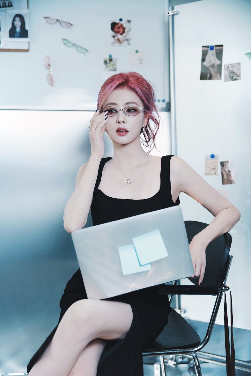 bailuniverse's tweet image. MOTHER