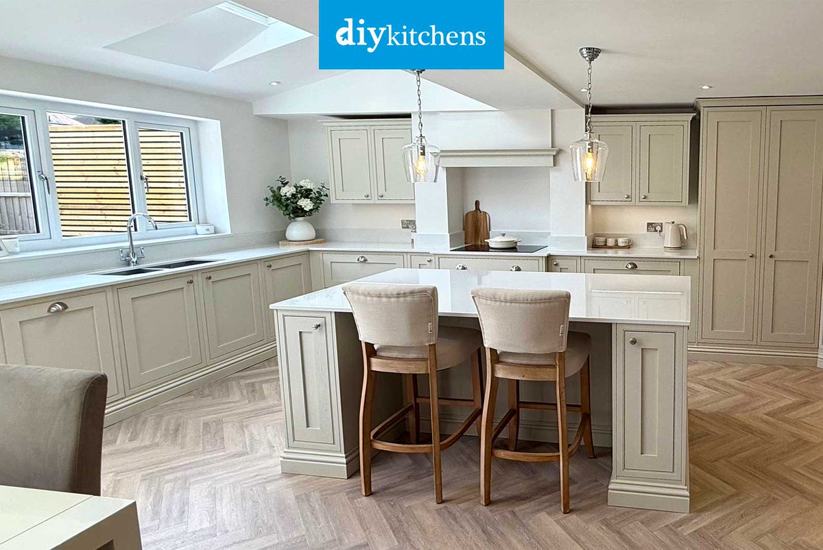 DIY_Kitchens's tweet photo. 🌟 Gemma from Birmingham shows us her completed Innova Helmsley Mussel Inframe #kitchen, supplied by DIY Kitchens (Ref:4173) - https://t.co/lMhkfaX2cQ

Visit https://t.co/mDGIyY2X5f to see how much you could save on your dream kitchen! 

#helmsley #inframekitchens https://t.co/QM2miJqmvc