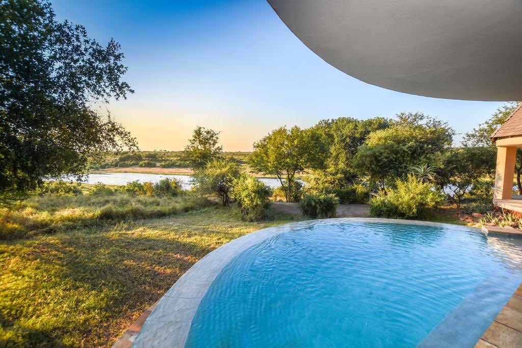 Raesetja123's tweet image. Impangele lodge in Krugersdrop This is for those who want to try out bush getaways on a low budget . First time for everything, this is for you. Less than R1000 per night.