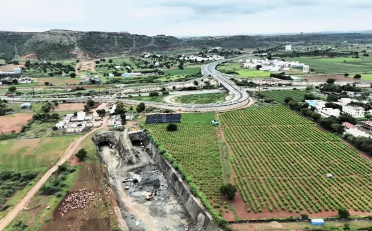 abhinavaduri9's tweet image. #Surat–Chennai Expressway: Kurnool interchange works in full swing.
This route will significantly reduce travel time between #Hyderabad and #Chennai via #Kurnool.
It is the second-largest expressway in India after the Delhi–Mumbai Expressway