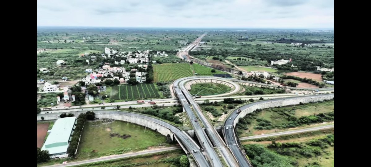 abhinavaduri9's tweet image. #Surat–Chennai Expressway: Kurnool interchange works in full swing.
This route will significantly reduce travel time between #Hyderabad and #Chennai via #Kurnool.
It is the second-largest expressway in India after the Delhi–Mumbai Expressway