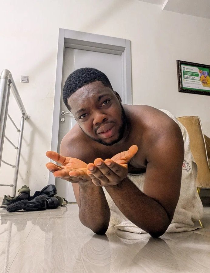 SOriyomi007's tweet image. Ano chop last night I swear, and I still never know wetin today go hold, all hope on God 🙏