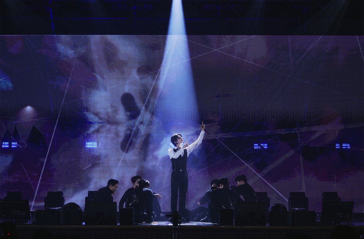 Woong_9826's tweet photo. 라돌체비타 월드투어 영상키트 사진 #환웅 https://t.co/G4OFtyAaPb