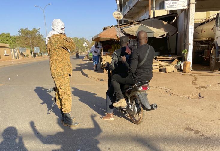 Commerce de carburant, de motos, de médicaments, racket... Au Sahel, les terroristes du Groupe de soutien à l'islam et aux musulmans (JNIM) renforce son emprise économique et sa gouvernance locale dans les zones où il est actif

 fdesouche.com/2025/10/21/com…