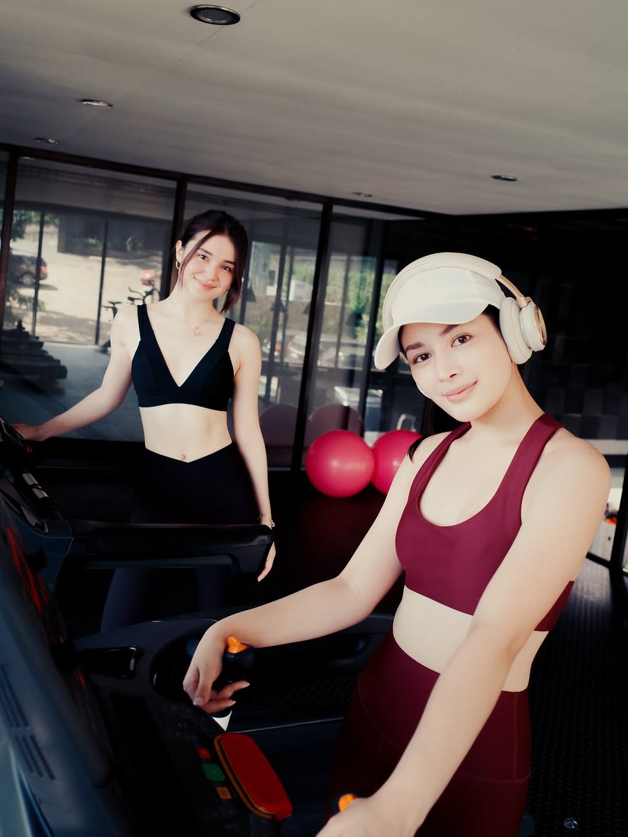 fakerazzles's tweet image. The gym’s getting way too crowded with feelings lately. 👀👀
Gym routine: lift, flex, and question if it’s sweat or butterflies.
#AzRalph #CardiobyFeelings