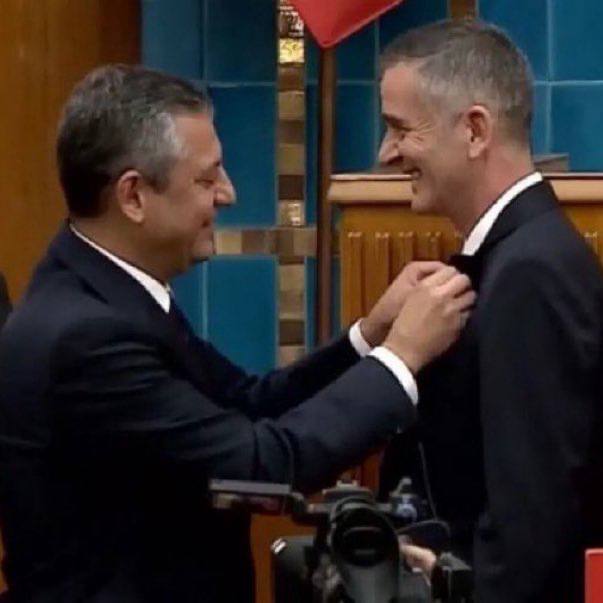 İYİ Parti’den ayrılan Sakarya Milletvekili Ümit Dikbayır, CHP’ye katıldı.