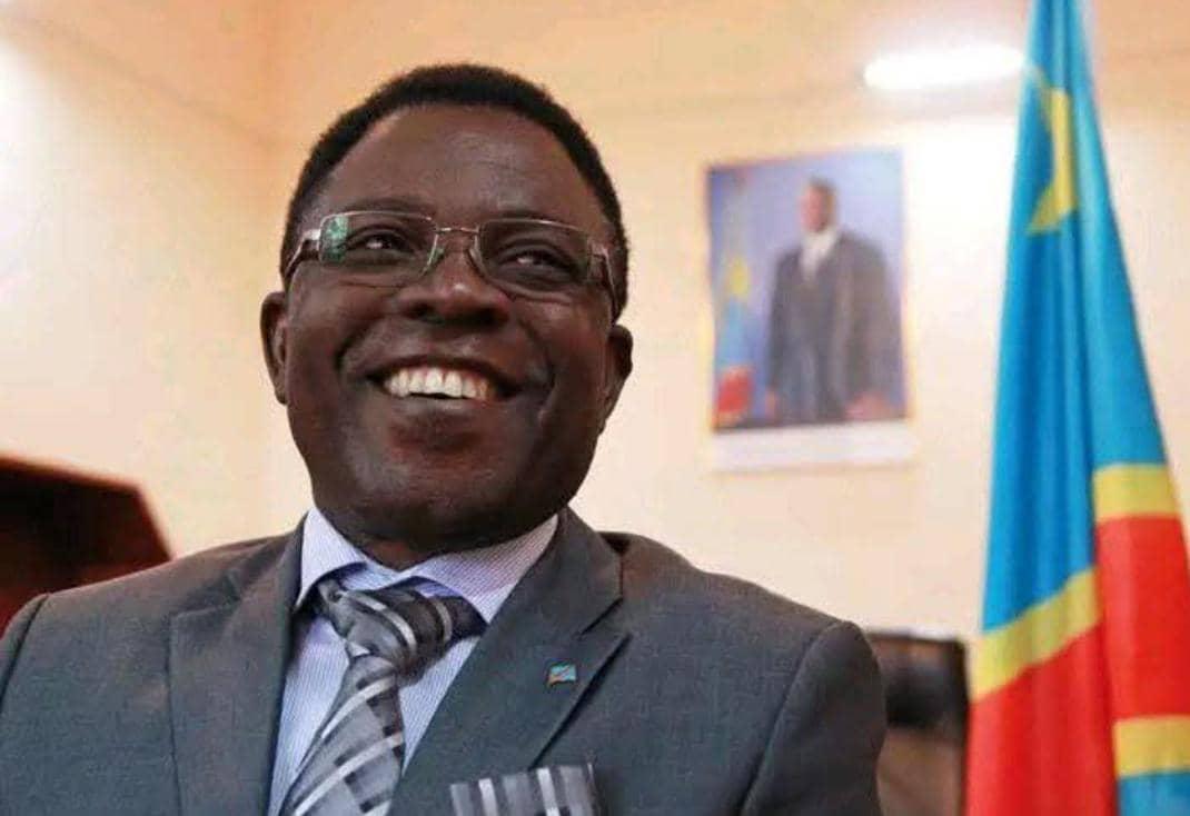 Franco CHOBOWHA ELABIF (@elabiffranco) on Twitter photo L’ancien ministre Théophile Mbemba a été interpellé ce mardi à son domicile par des agents se présentant comme membres de l’ANR.
Déjà dimanche, à son retour de Nairobi après le conclave de l’opposition convoqué par Joseph Kabila, son passeport avait été confisqué. L’ancien ministre Théophile Mbemba a été interpellé ce mardi à son domicile par des agents se présentant comme membres de l’ANR.
Déjà dimanche, à son retour de Nairobi après le conclave de l’opposition convoqué par Joseph Kabila, son passeport avait été confisqué.