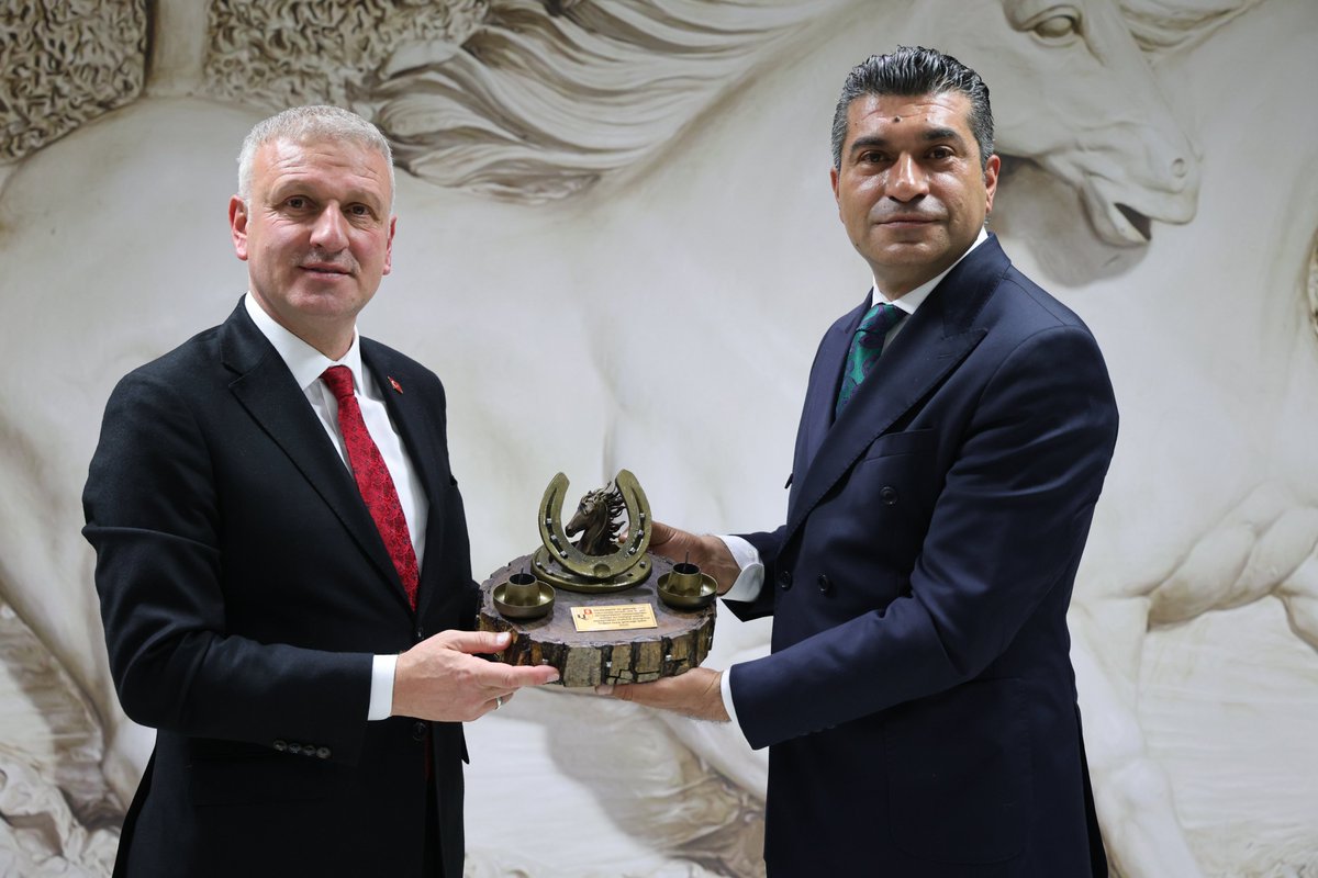 Cumhurbaşkanı Başdanışmanı Oktay Saral’dan Elazığ Hipodromu’na ziyaret

tjk.org/TR/YarisSever/…