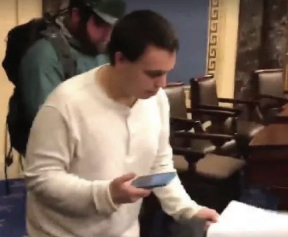 BREAKING: Trump pardoned 43-year-old Jan 6 rioter Christopher Moynihan and now he’s been arrested again for allegedly threatening to “eliminate” House Democratic Leader Hakeem Jeffries ahead of a NYC event.

Court docs say Moynihan texted: “I cannot allow this terrorist to live…