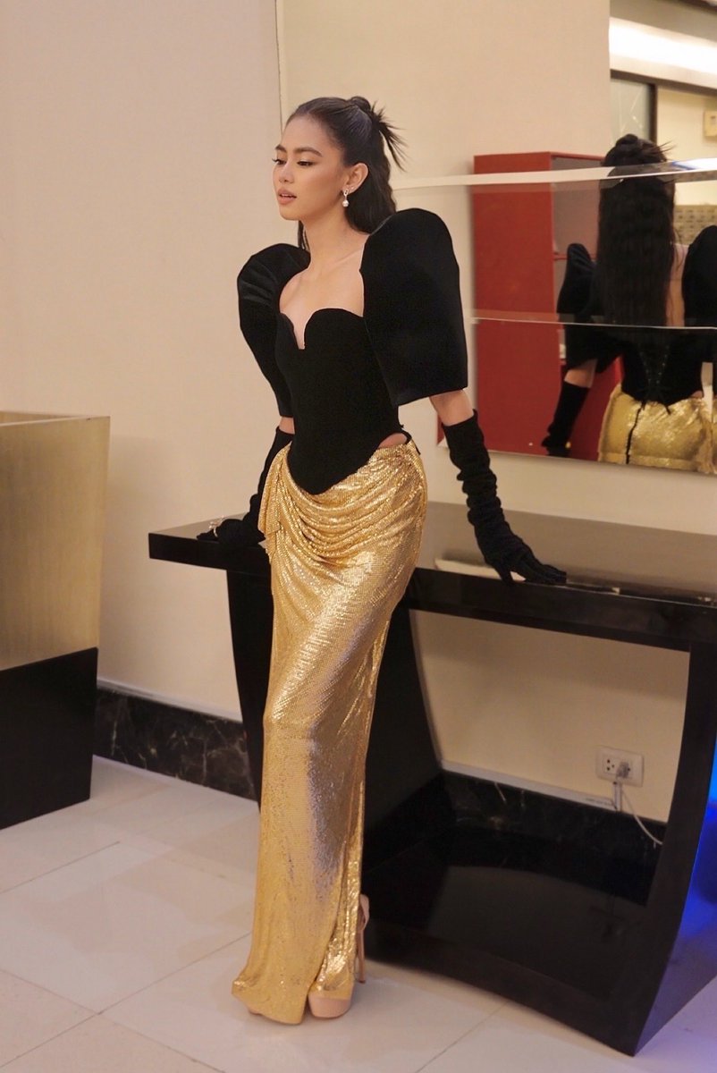 BiancaAnne2714's tweet image. Black and Gold Bougsss #ashtineolviga