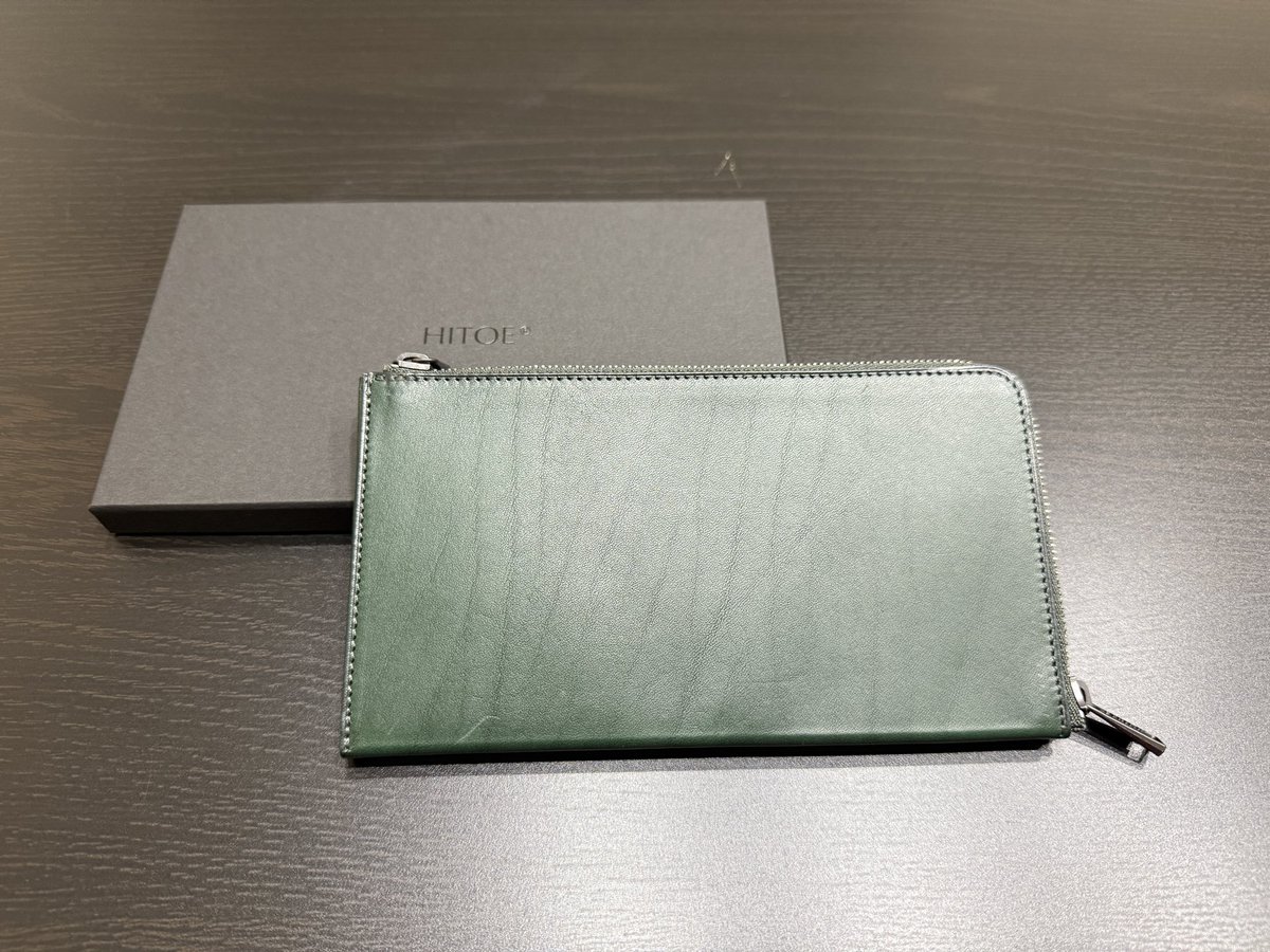 liligene66's tweet photo. 新しいhitoe L-zip Lは手元に届いたばかりで、まだ手に馴染まず違和感を感じる
しかしながら、多数のカードが入っても薄くコンパクトなコンセプトに変わりはなく、購入して良かったと思います😆
また色艶の変化を楽しみに使い込みたいと思います♪
実はモニター購入←
#SYRINX #hitoe https://t.co/ti6sLG39gQ