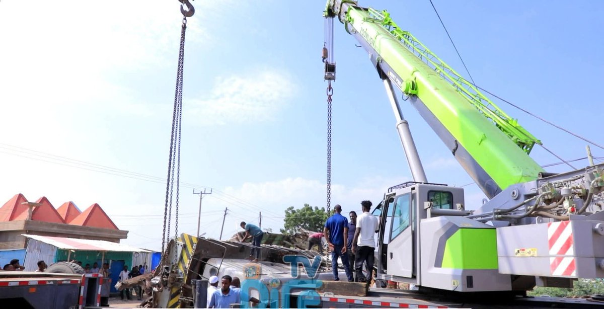 sdm2018's tweet image. 14 killed, 29 injured in train accident on #Shiniile

Fourteen people were killed and 29 others sustained light and severe injuries in a train accident on the Dire Dawa–Dewele line on Monday night, according to local authorities.