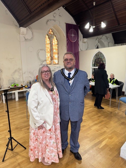 Vice Chairman Cllr Michelle Donoghue and Consort Mr Stephen Donoghue recently attended an event in Paddock Street to celebrate International Day of Peace.