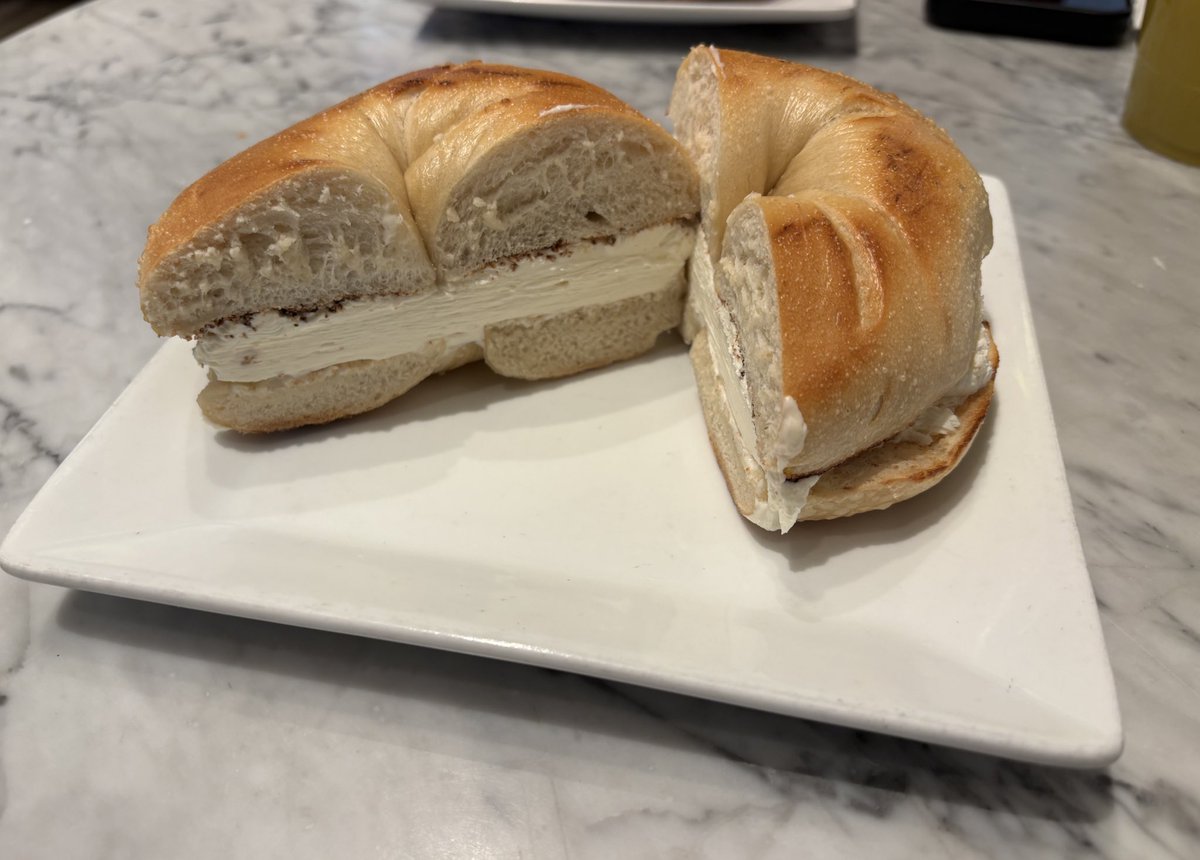 getogefrom's tweet photo. Post graveyard shift… Plain bagel with plain cream cheese and also my iced coffee somewhere on the side~~ 🤤
.
.
#Lunomies #Nethernoms #MyRyzarFeed #Zentobox https://t.co/wfwfjZ1vfB