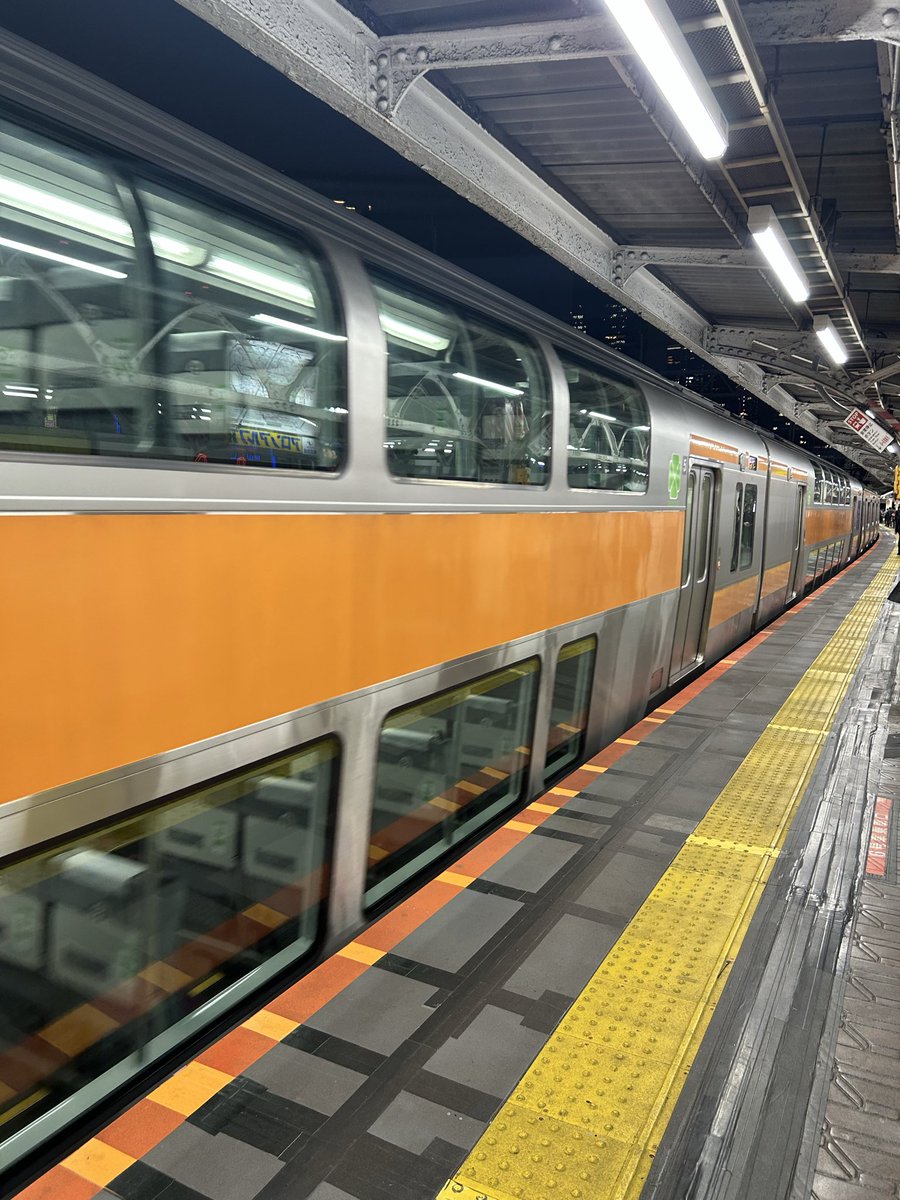 神田駅から大阪に向かいます。中央線空いてていいな。